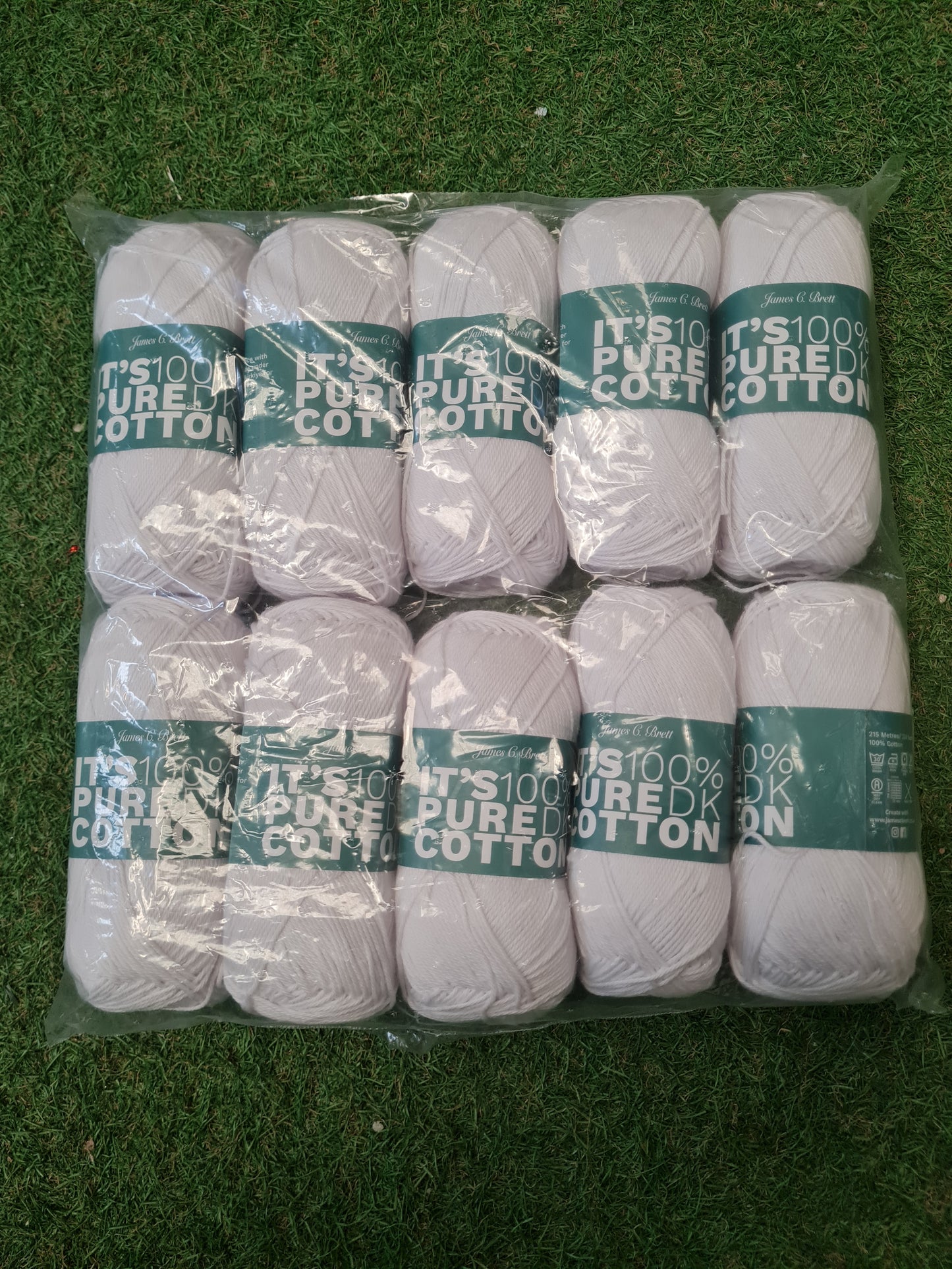 SPECIAL OFFER DELIVERY INCLUDED - 10x Balls It's 100% Pure DK Cotton - White IC04