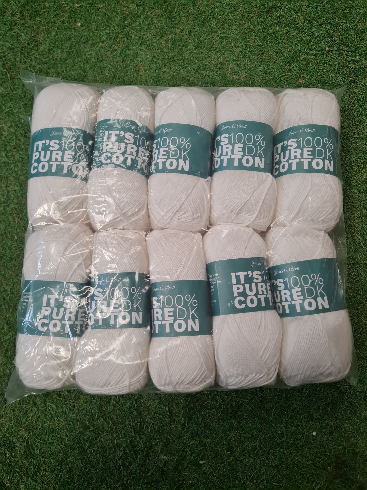 SPECIAL OFFER DELIVERY INCLUDED - 10x Balls It's 100% Pure DK Cotton - Cream IC09
