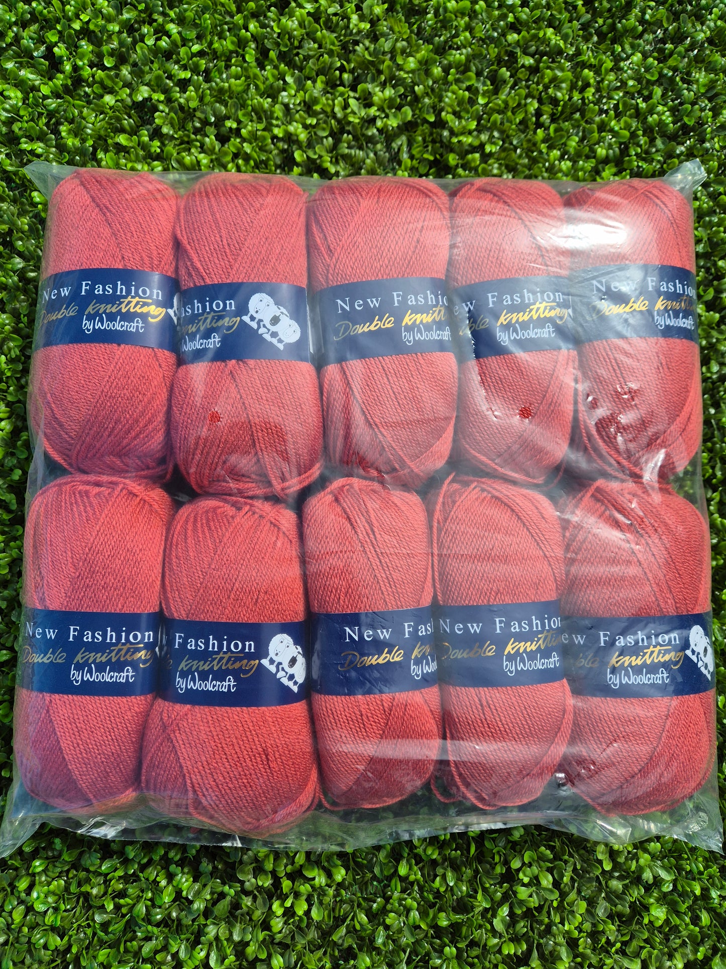 Special Offer INCLUDING POSTAGE - 10 x 100g New Fashion Double Knit Oyster Pink 3579