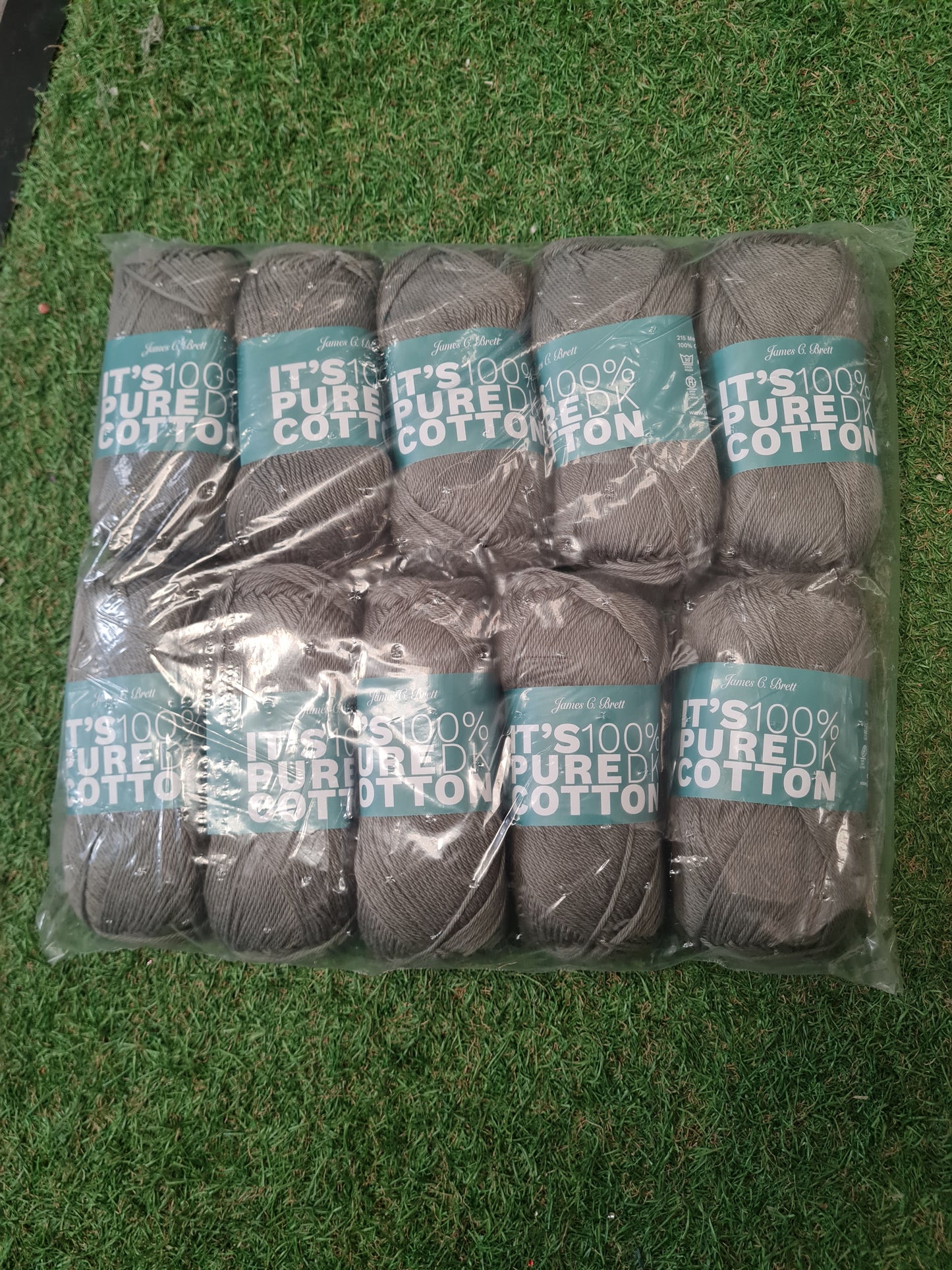 SPECIAL OFFER DELIVERY INCLUDED - 10x Balls It's 100% Pure DK Cotton - Army Green IC46