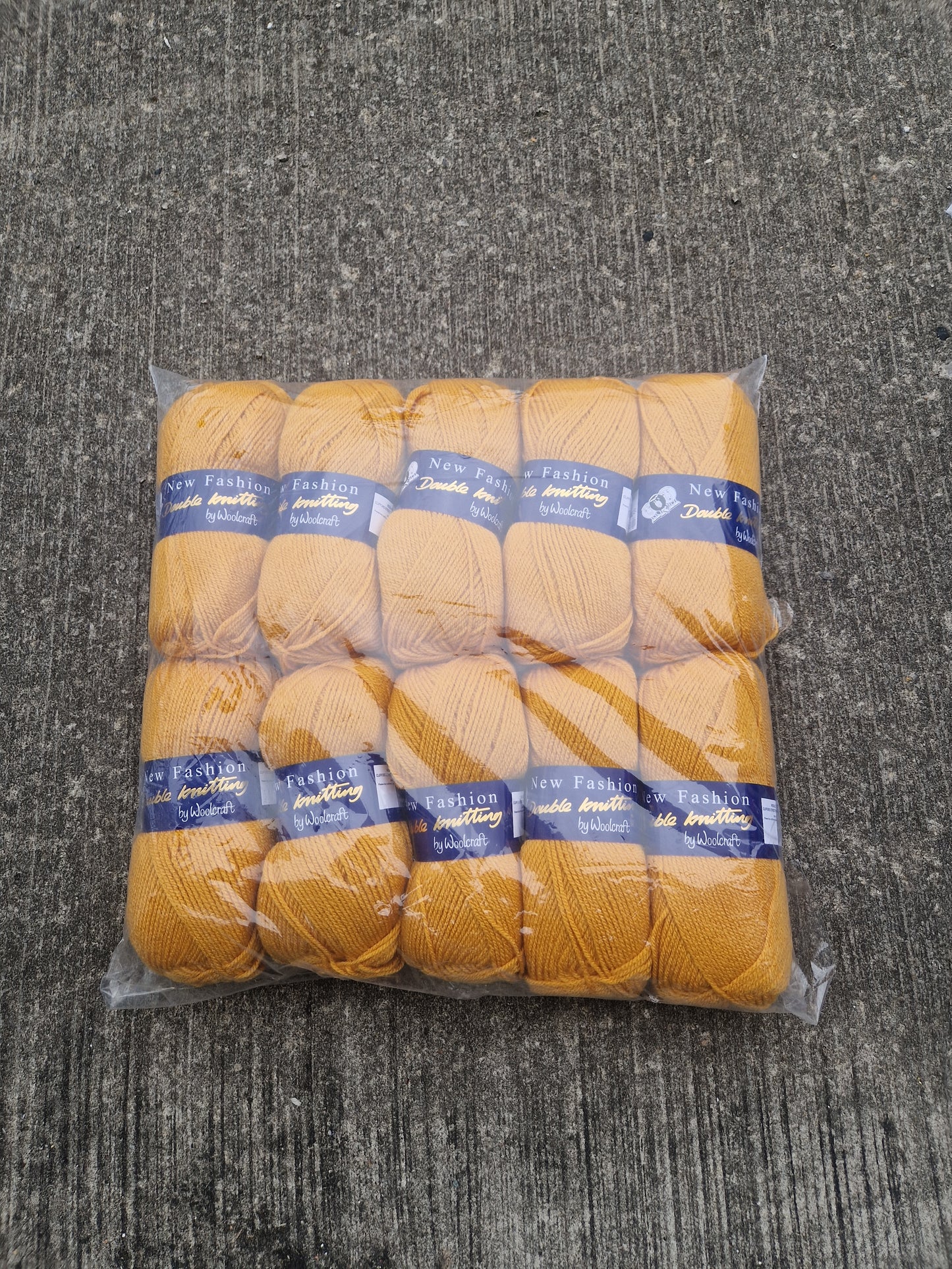 Special Offer INCLUDING POSTAGE - 10 x 100g New Fashion Double Knit Mustard 140