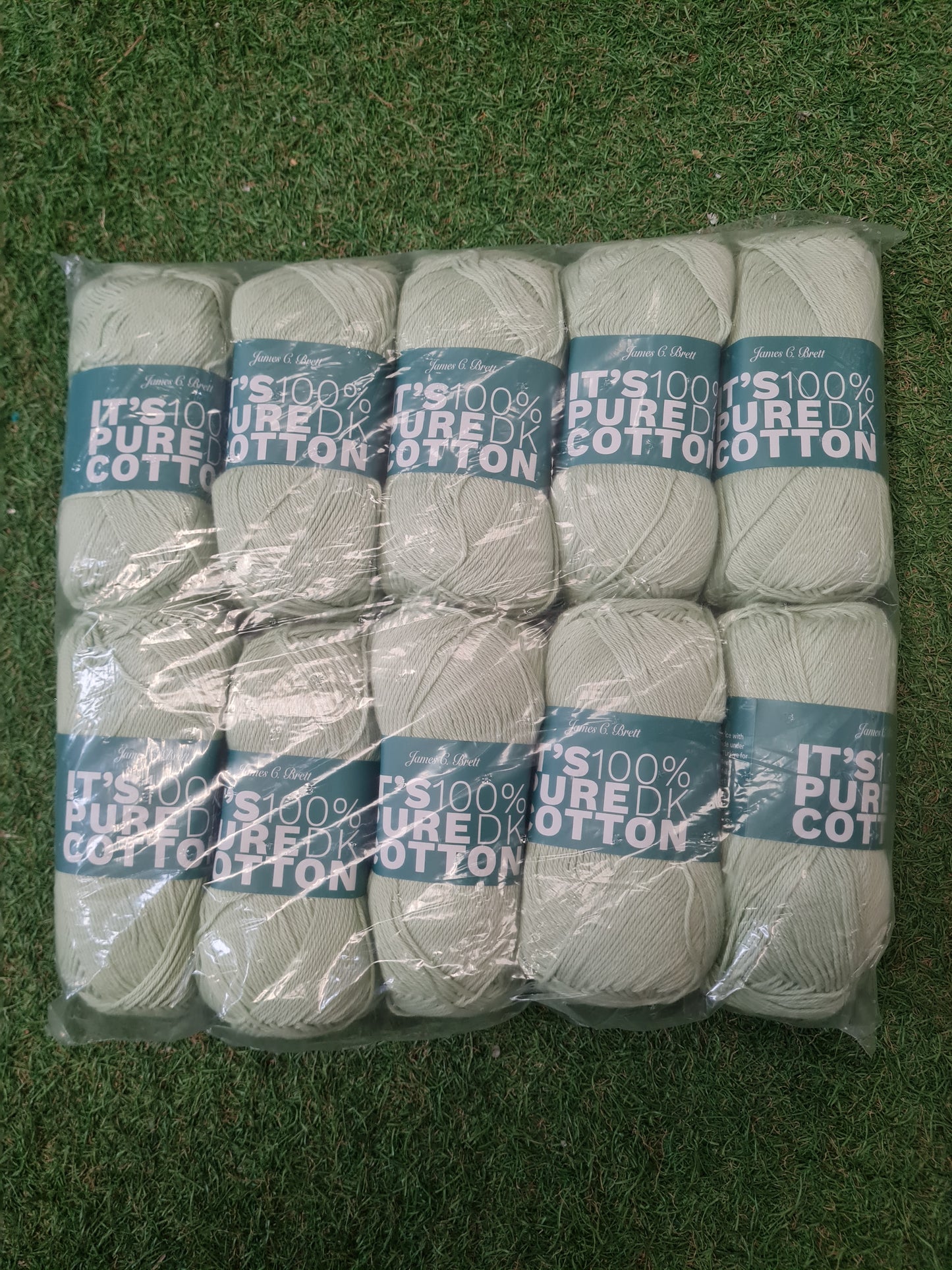 SPECIAL OFFER DELIVERY INCLUDED - 10x Balls It's 100% Pure DK Cotton - Spring Green IC42