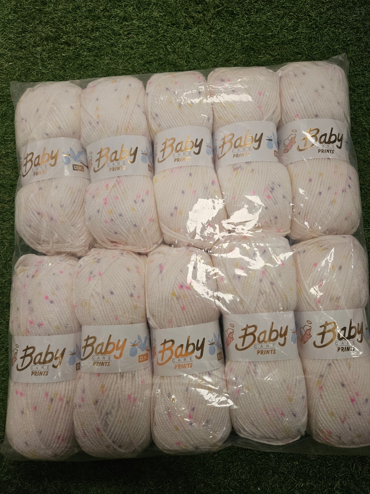 SPECIAL OFFER - DELIVERY INCLUDED - 10x Woolcraft Baby Care Prints Wool 100g (Shade 640)