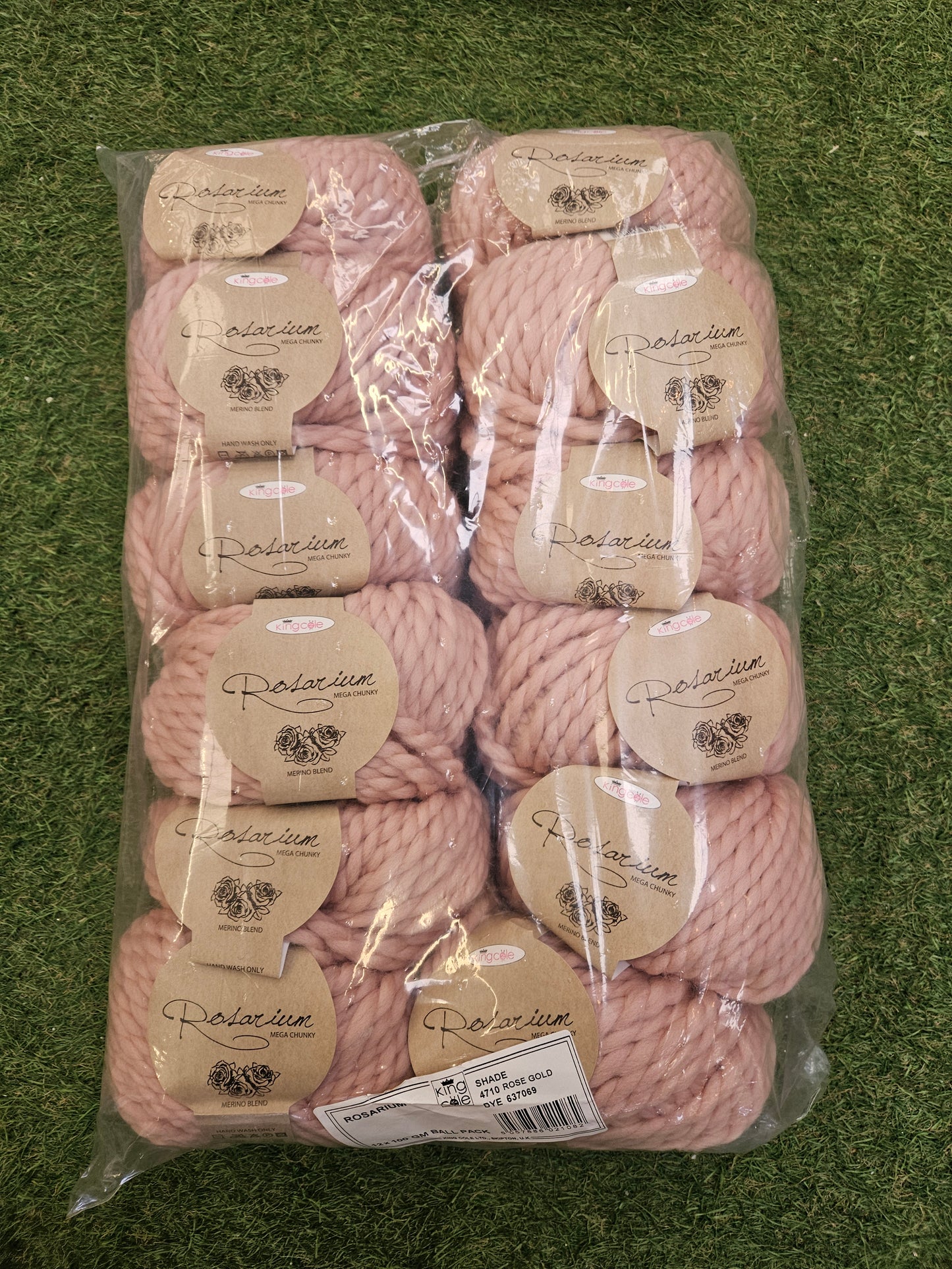 SPECIAL OFFER DELIVERY INCLUDED - 12x Rosarium Mega Chunky 100g Wool (Rose Gold)