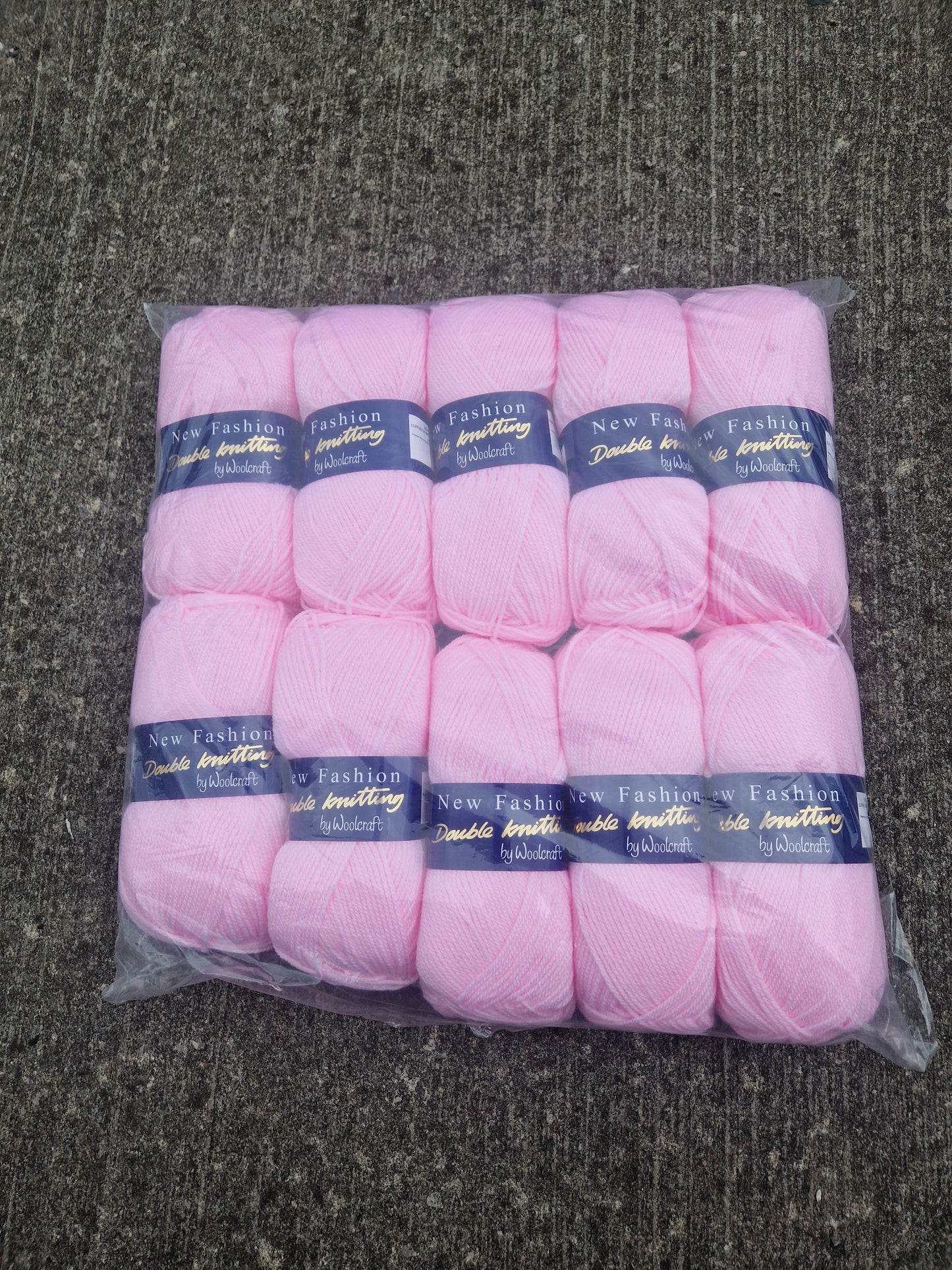 Special Offer INCLUDING POSTAGE - 10 x 100g New Fashion Double Knit Baby Pink
