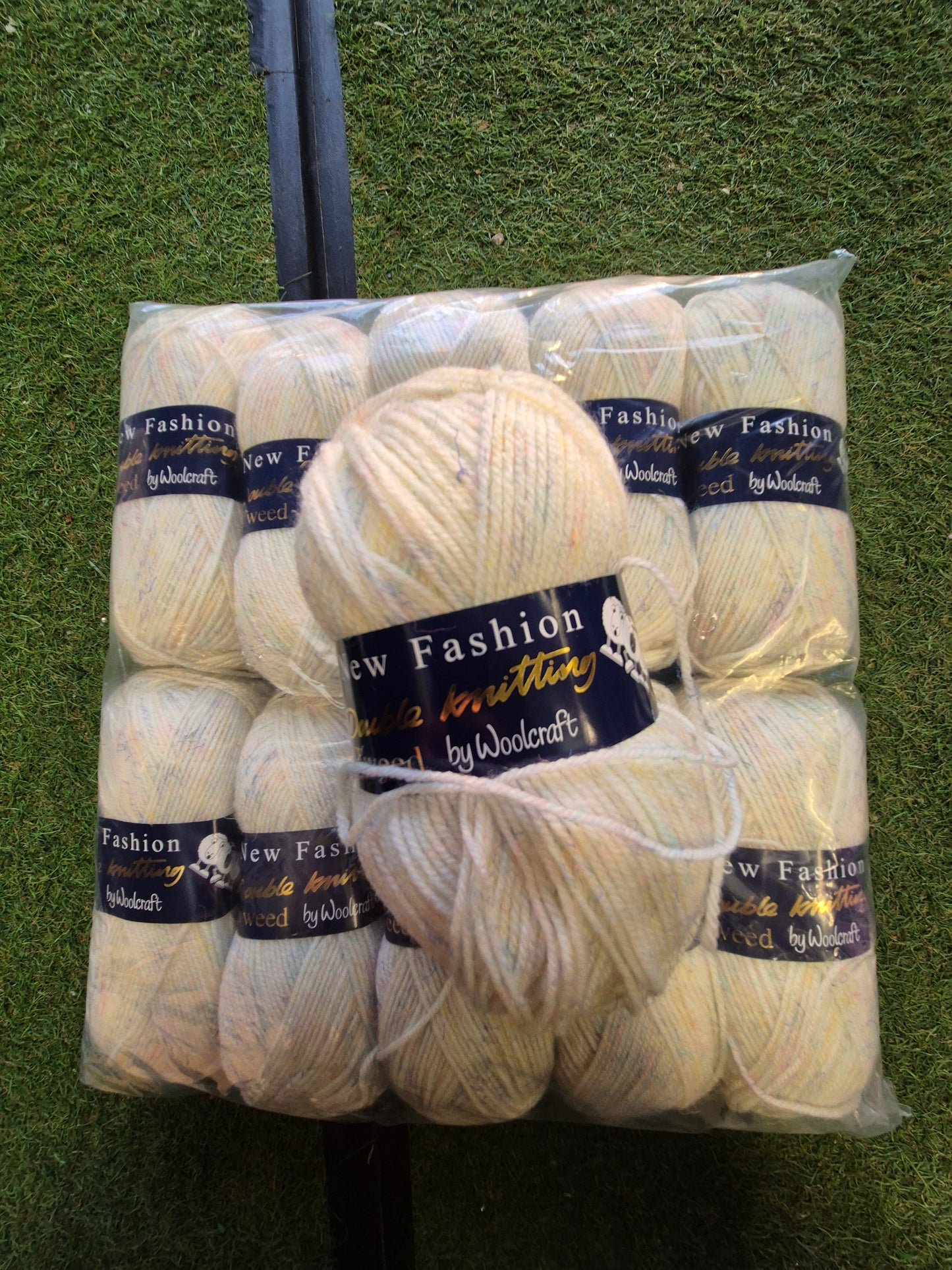 Special Offer INCLUDING POSTAGE - 10 x 100g New Fashion Double Knit Flecked Pastel (Tweed)