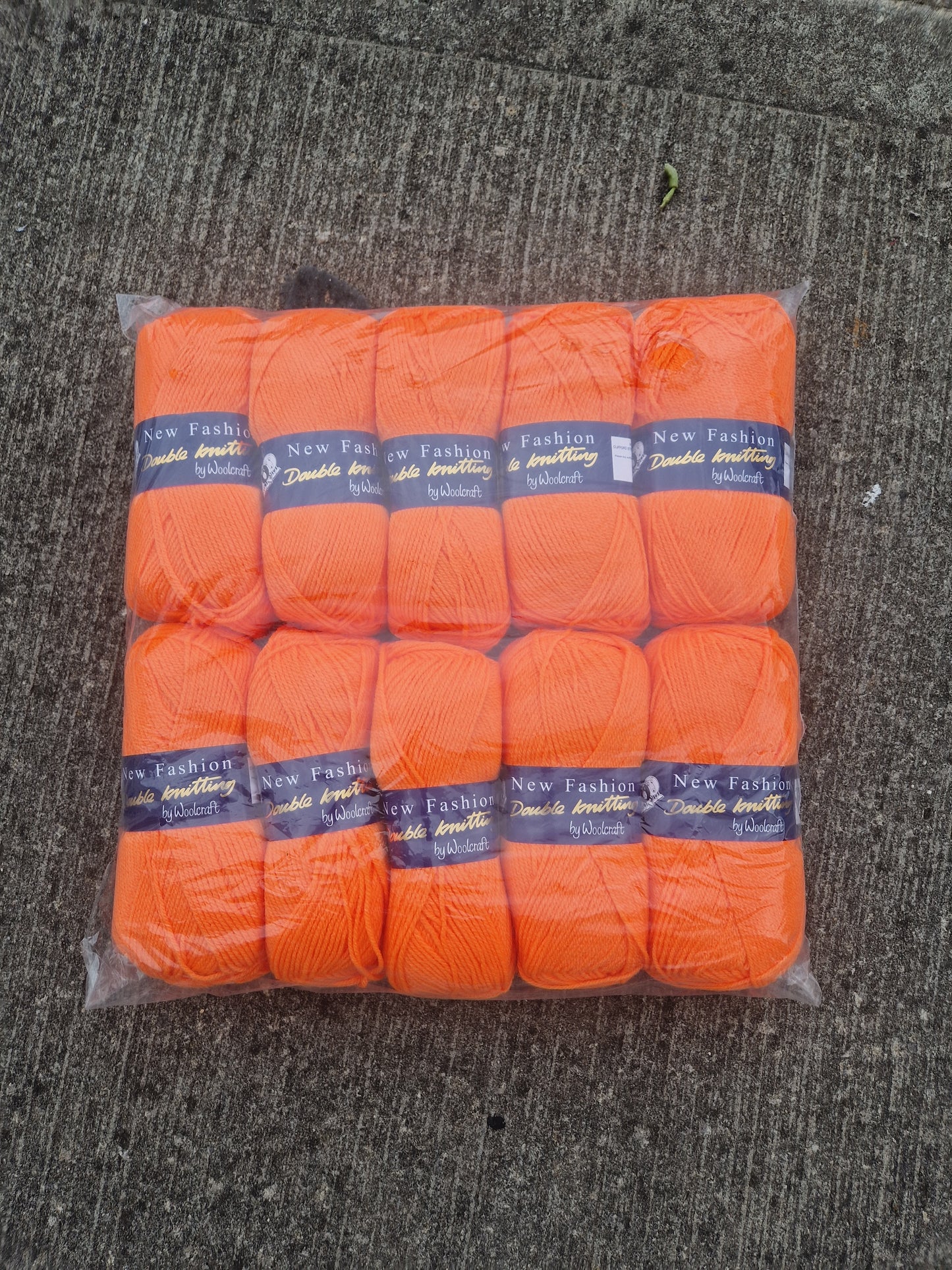 Special Offer INCLUDING POSTAGE - 10 x 100g New Fashion Double Knit Orange 205