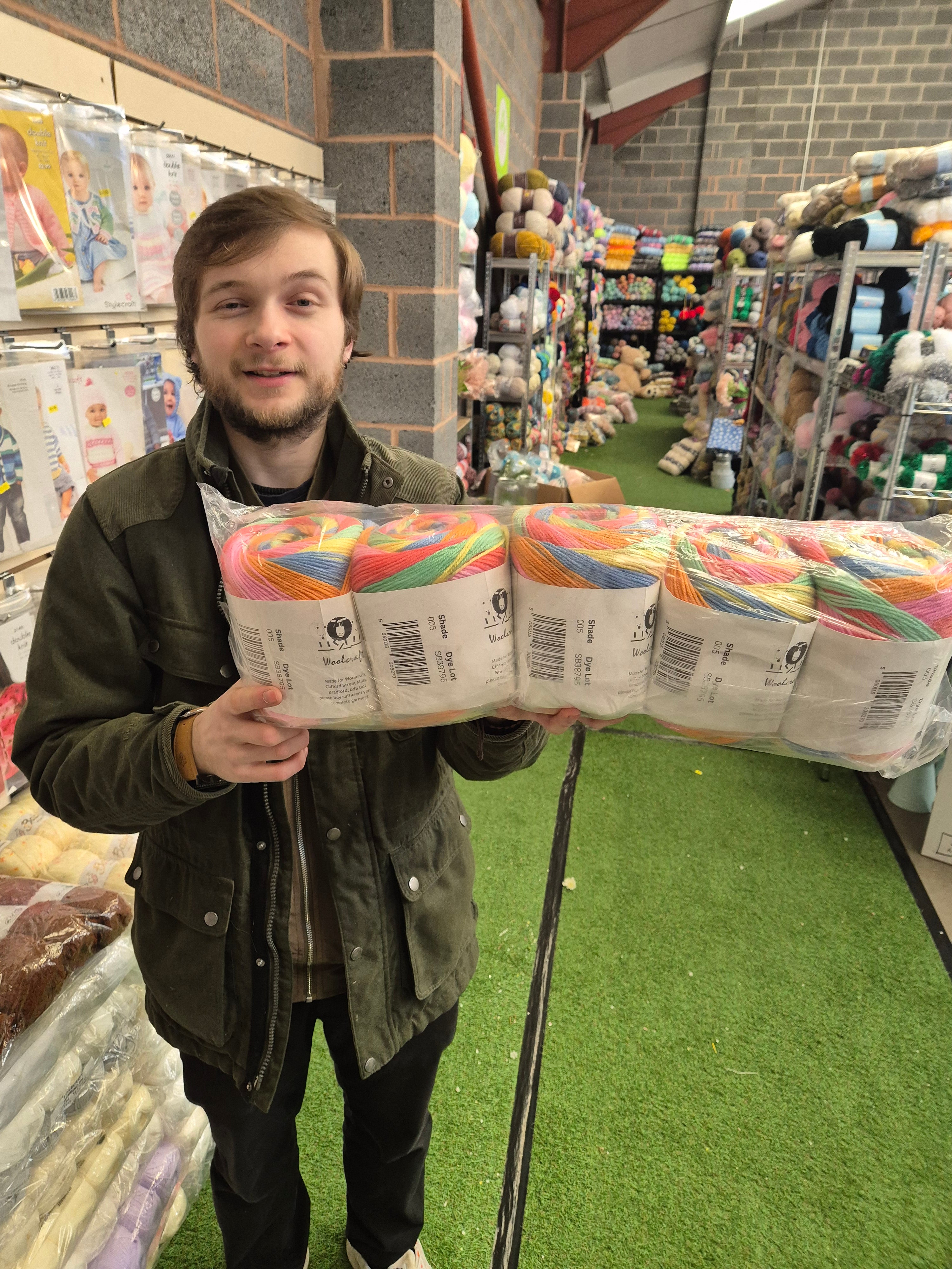 Carousel DK Bundle offer 5 X BALLS +  FREE POSTAGE 005