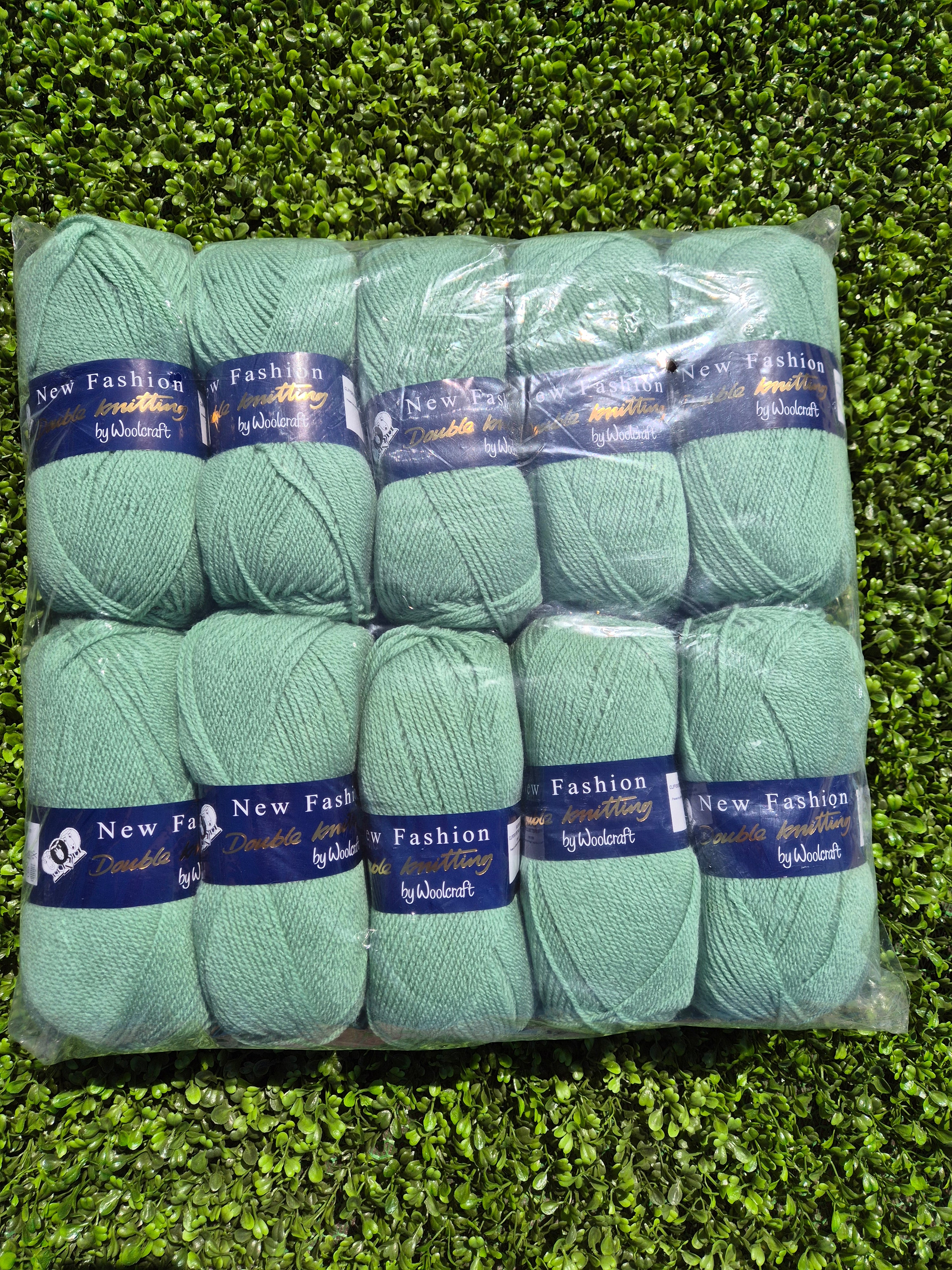 Special Offer INCLUDING POSTAGE - 10 x 100g New Fashion Double Knit Glacier Green 76