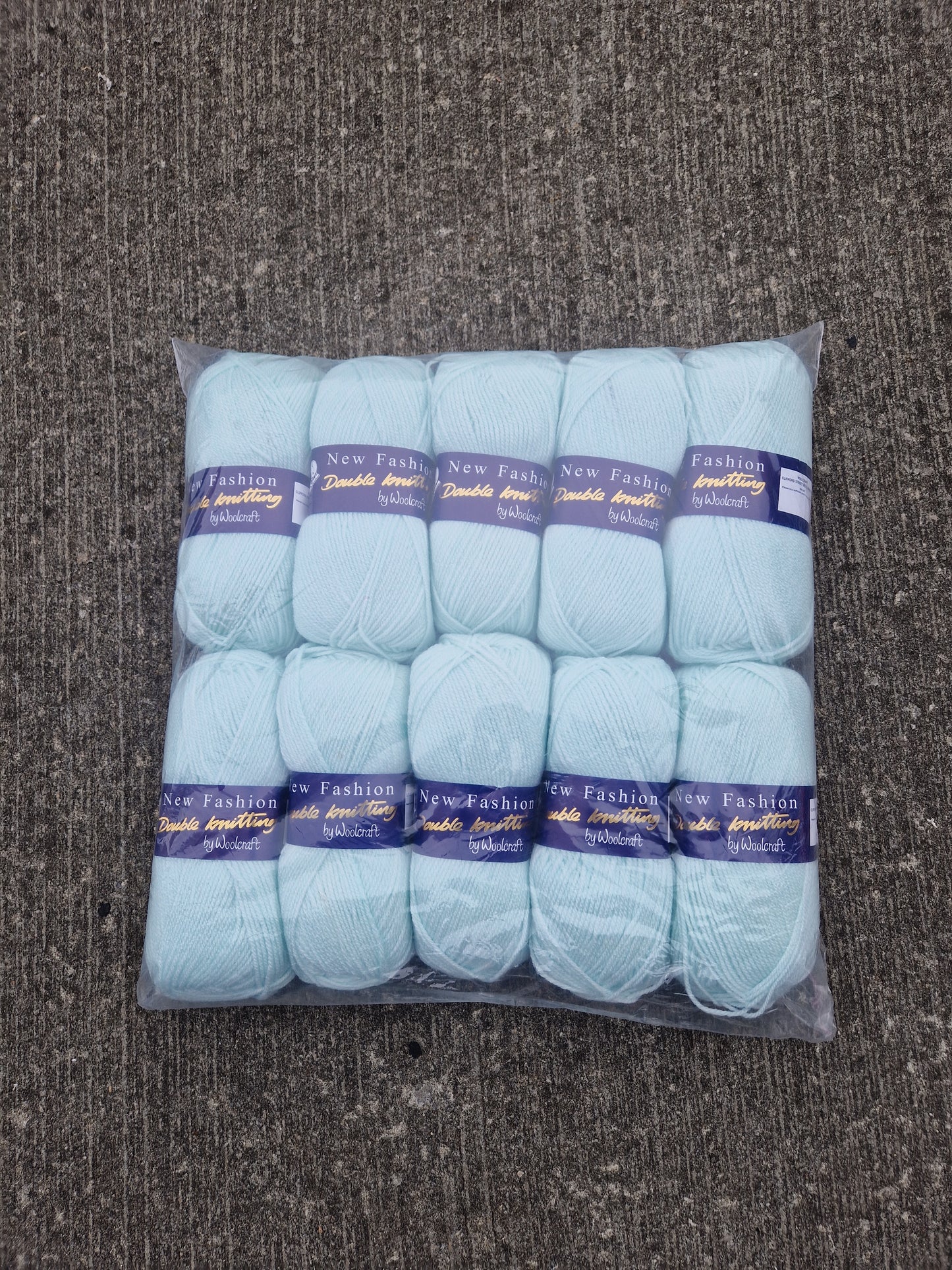 Special Offer INCLUDING POSTAGE - 10 x 100g New Fashion Double Knit Mint Green 833