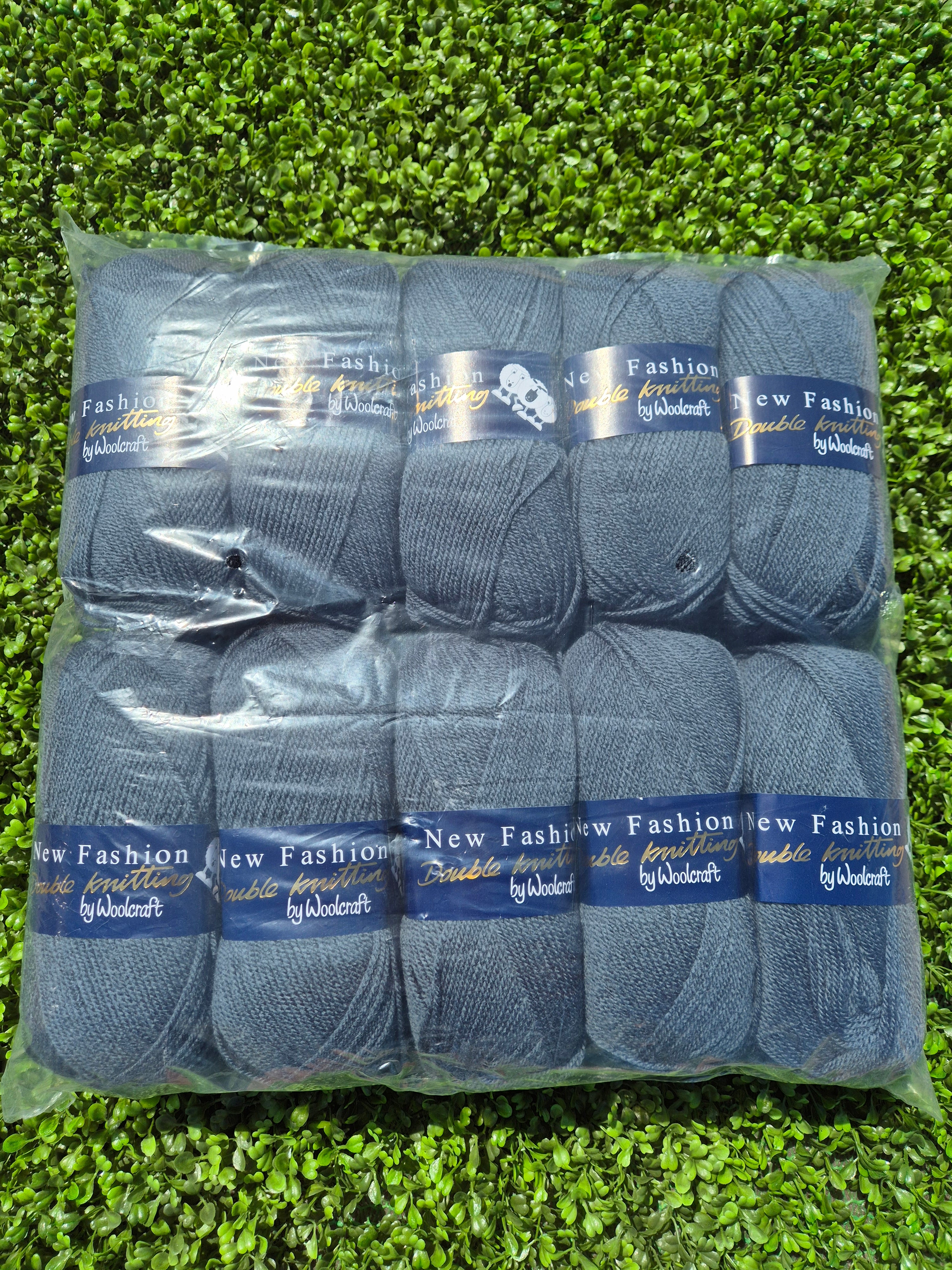 Special Offer INCLUDING POSTAGE - 10 x 100g New Fashion Double Knit Pool 3583