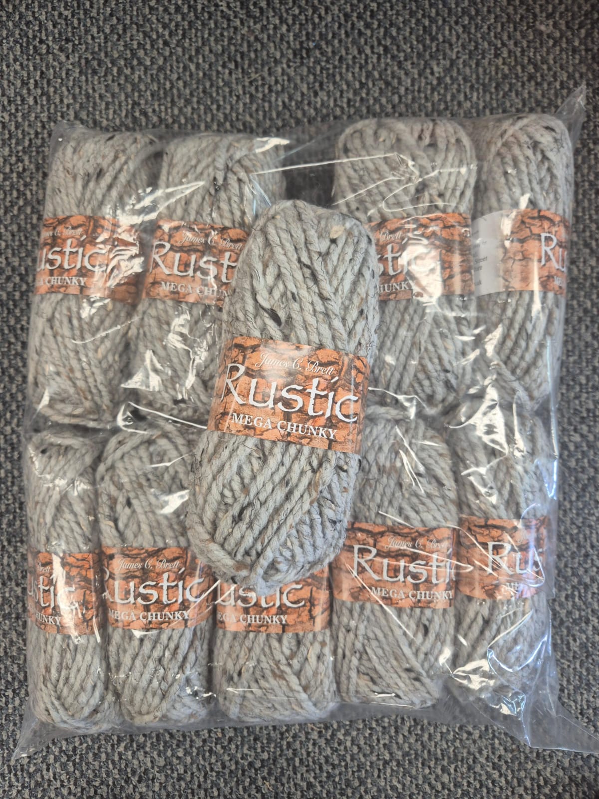 Rustic Mega Chunky Full Pack Free Postage grey / Black Flecks