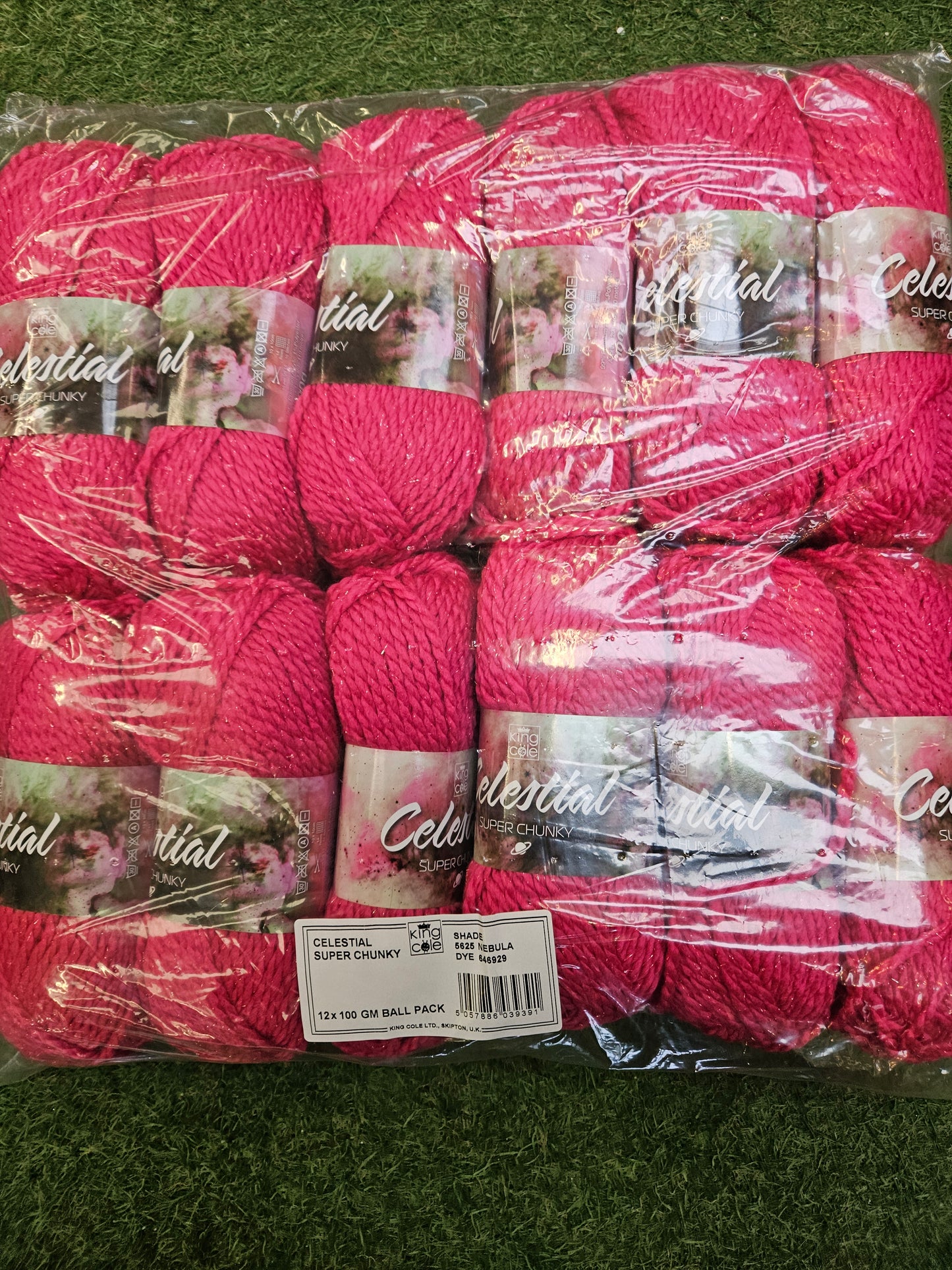 SPECIAL OFFER - DELIVERY INCLUDED 12x Celestial Super Chunky Wool 100g (Nebula)