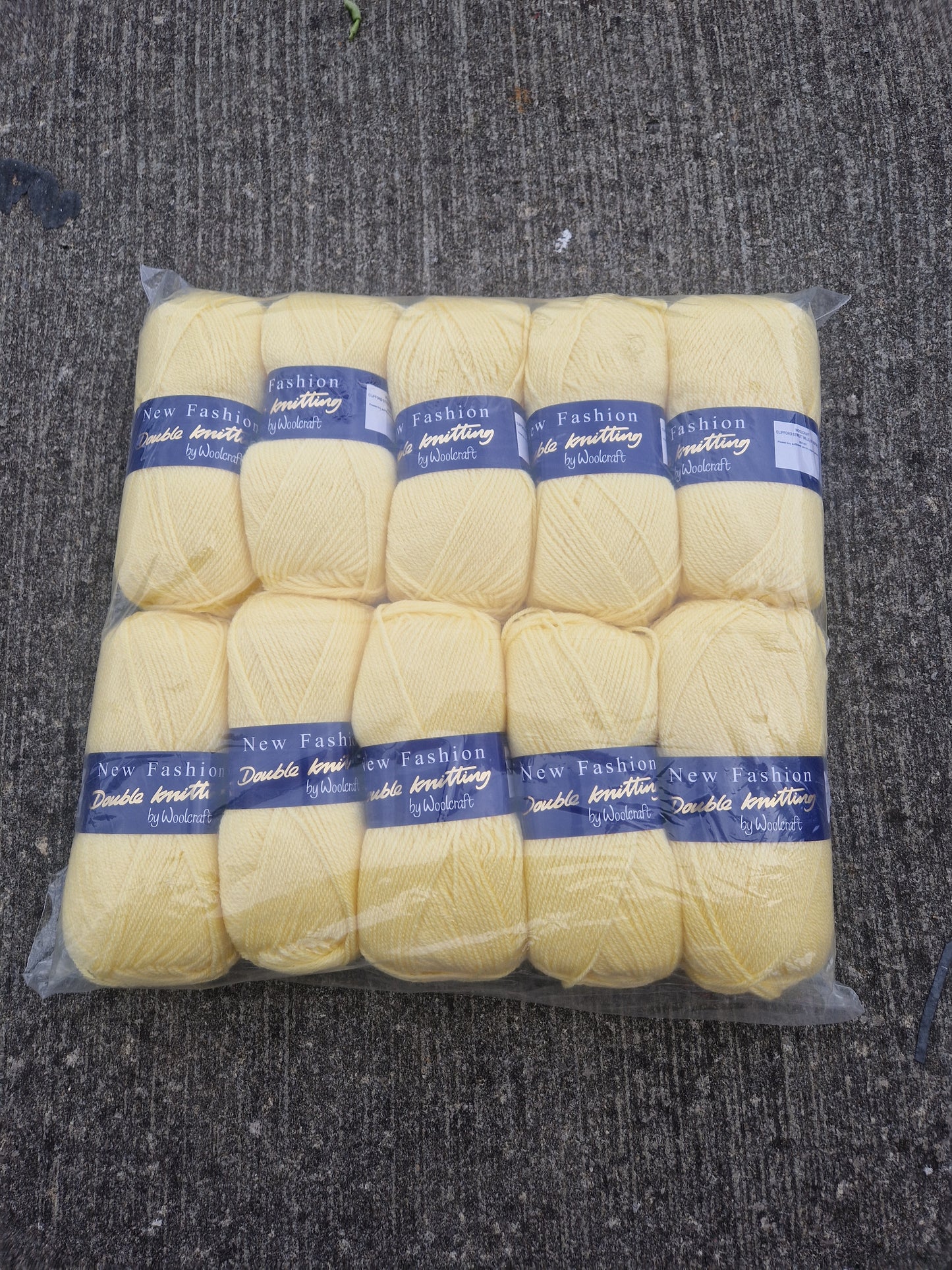 Special Offer INCLUDING POSTAGE - 10 x 100g New Fashion Double Knit Pale Yellow 4f33