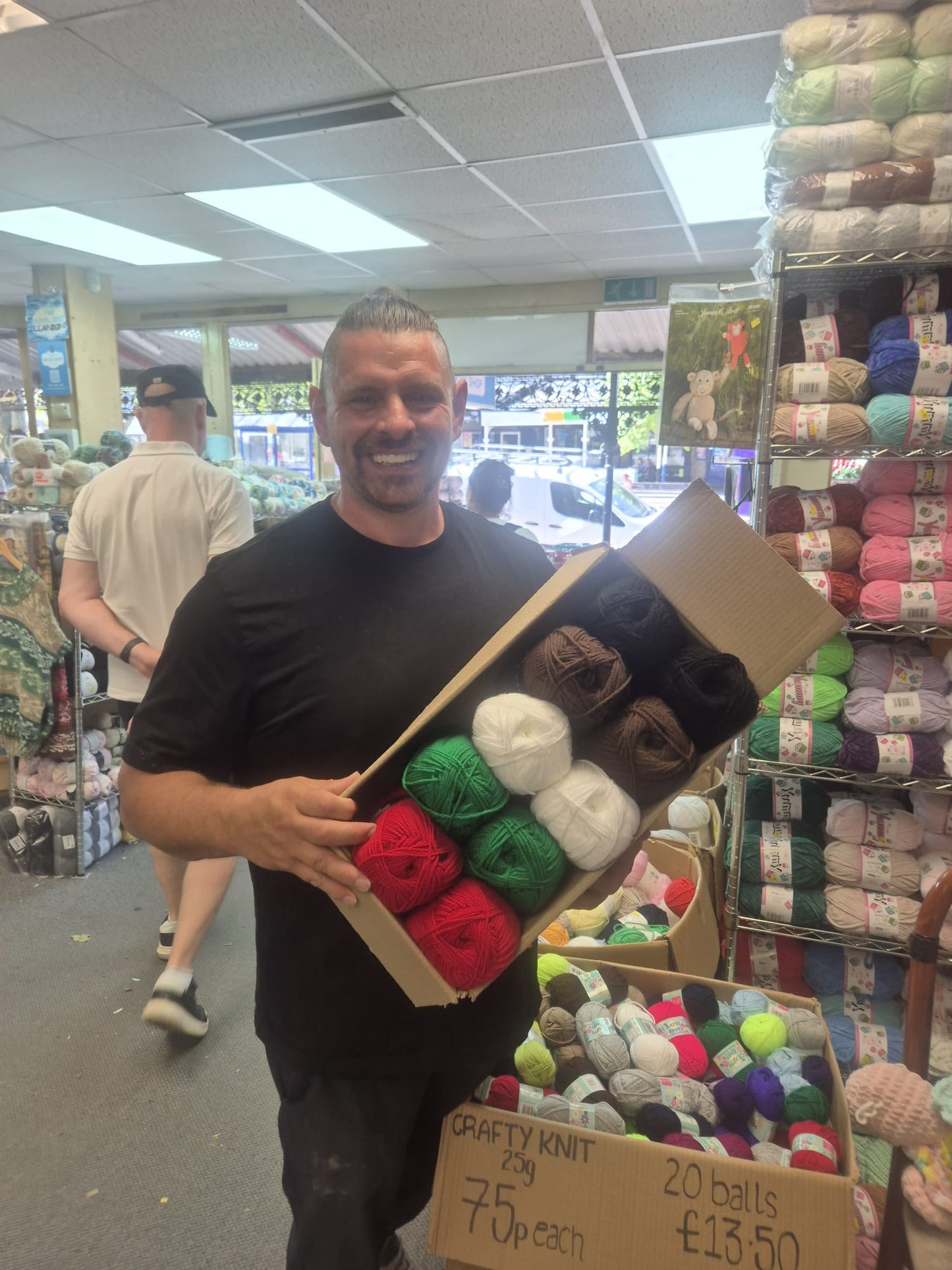 Woolcraft New Fashion Double Knit Selection Box (Christmas) - DELIVERY INCLUDED!