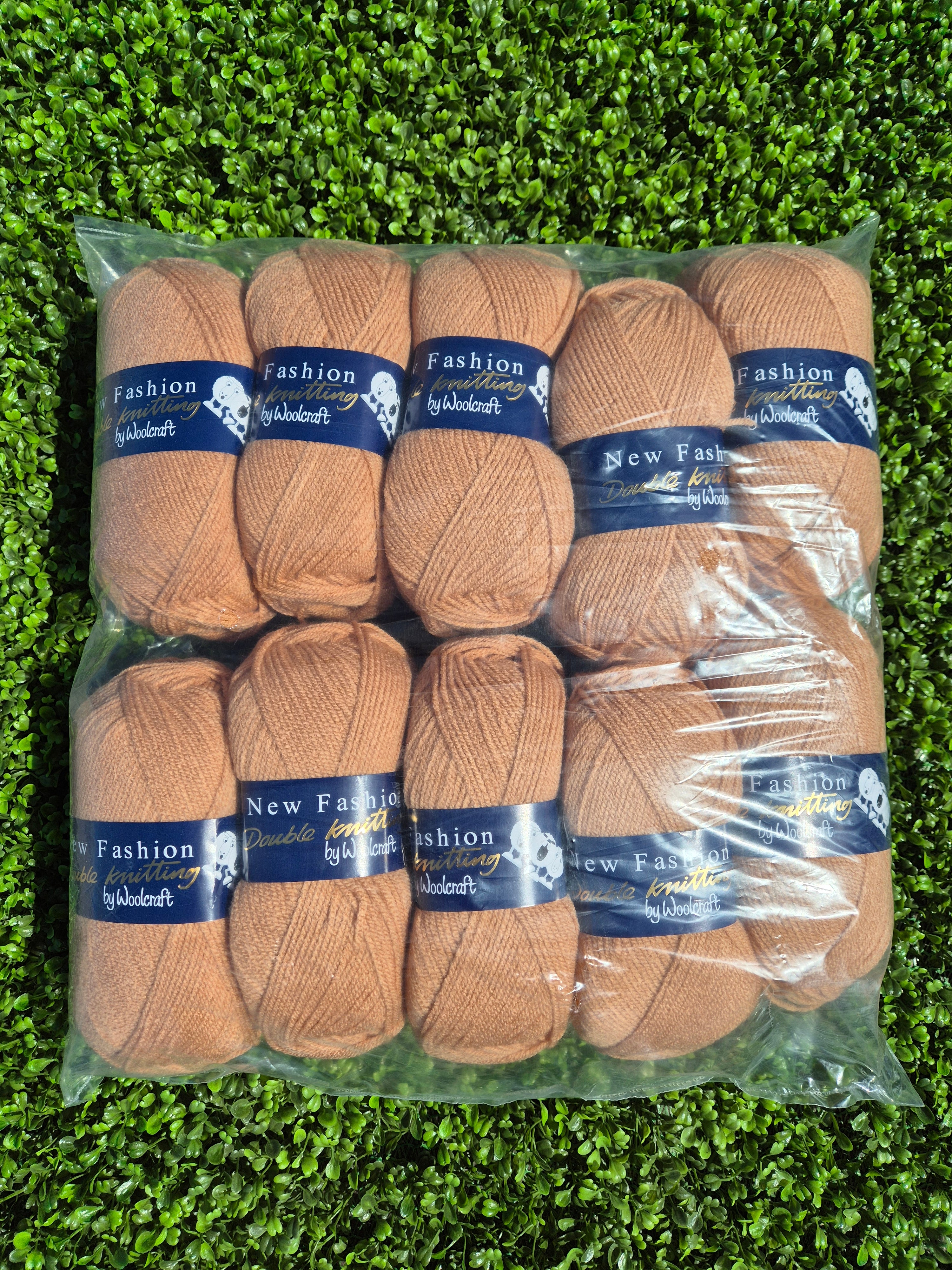 Special Offer INCLUDING POSTAGE - 10 x 100g New Fashion Double Knit Moon 3578