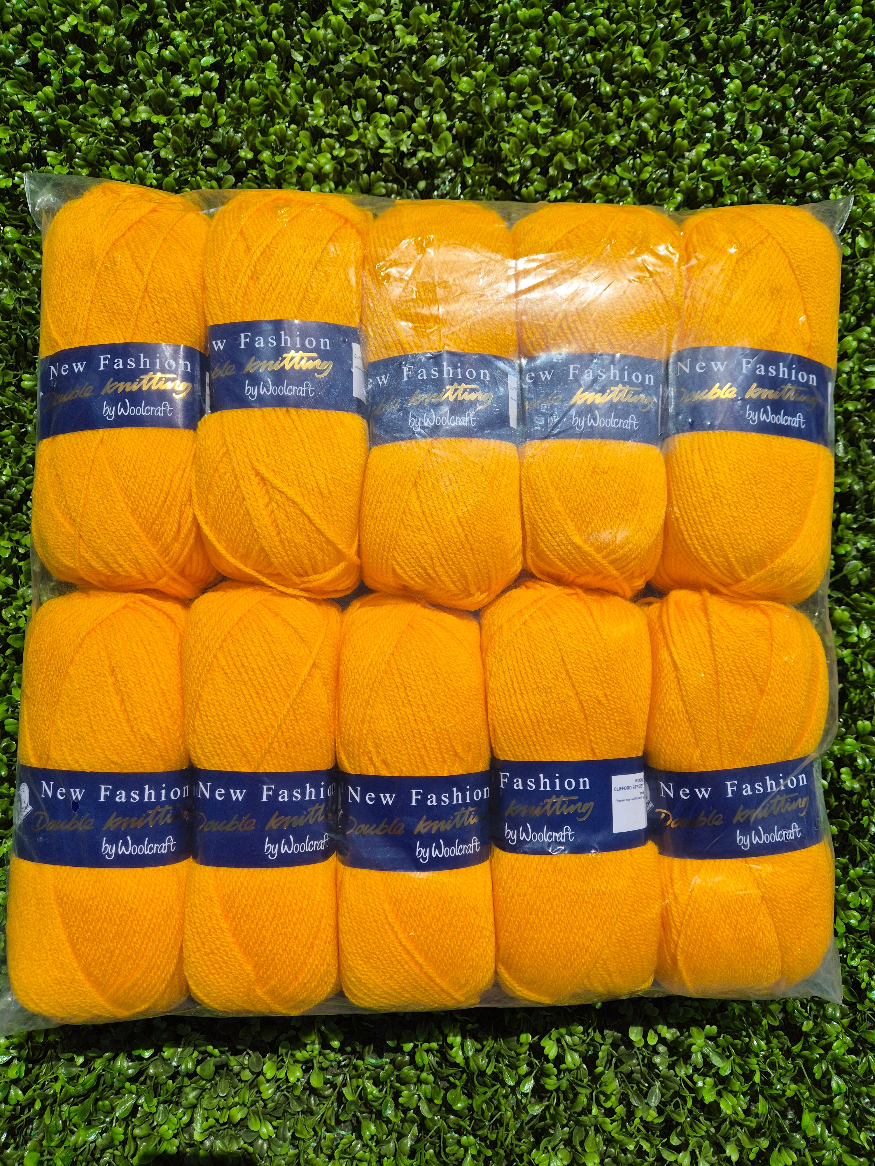 Special Offer INCLUDING POSTAGE - 10 x 100g New Fashion Double Knit Inca 318