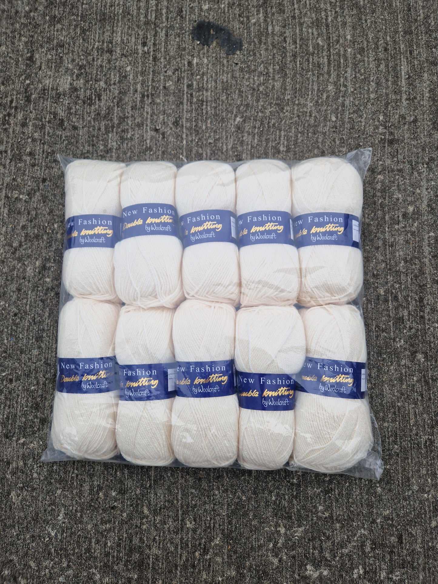 Special Offer INCLUDING POSTAGE - 10 x 100g New Fashion Double Knit Cream 025